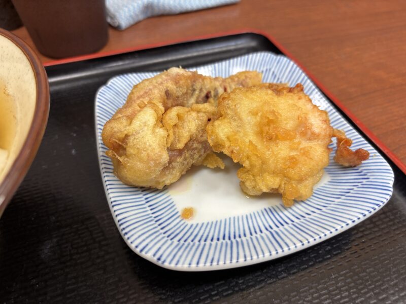 十条「讃岐うどん いわい」揚げたてジューシーな食感が楽しめる“ゲソ天”＆“とり天”