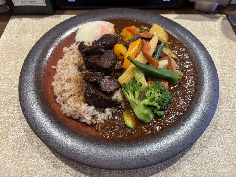 西荻窪「フレンチカレーSPOON」フォン・ド・ヴォーの旨味や野菜・牛肉・スパイスの素材を生かしたカレー
