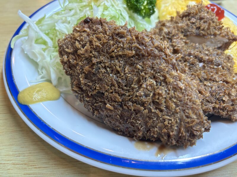 品川シーサイド「安右衛門」箸を入れるだけで中のやわらかさが伝わってくる“メンチカツ”