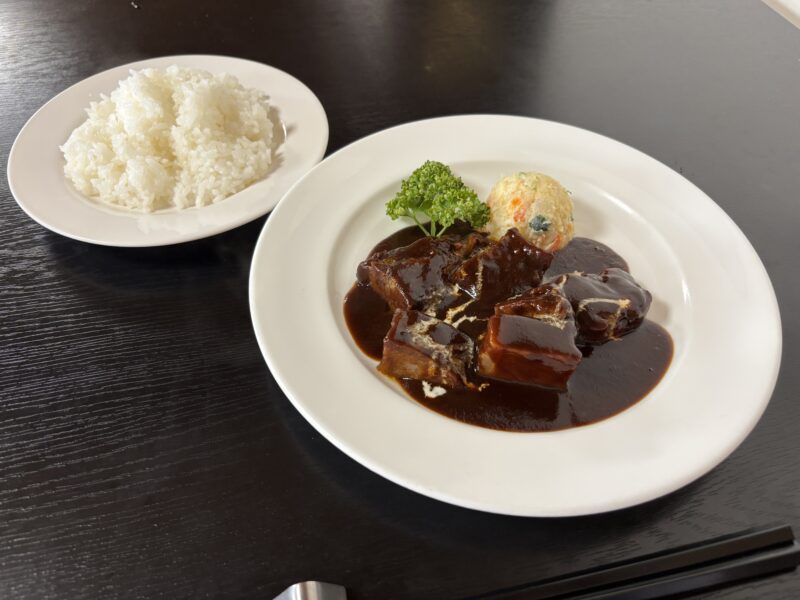 浅草「グリル グランド」苦味や酸味、旨味が順に広がる大人向けの“ビーフシチュー”
