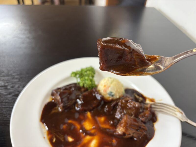 浅草「グリル グランド」濃い味わいとほろ苦いデミグラスソースの奥深い味わい