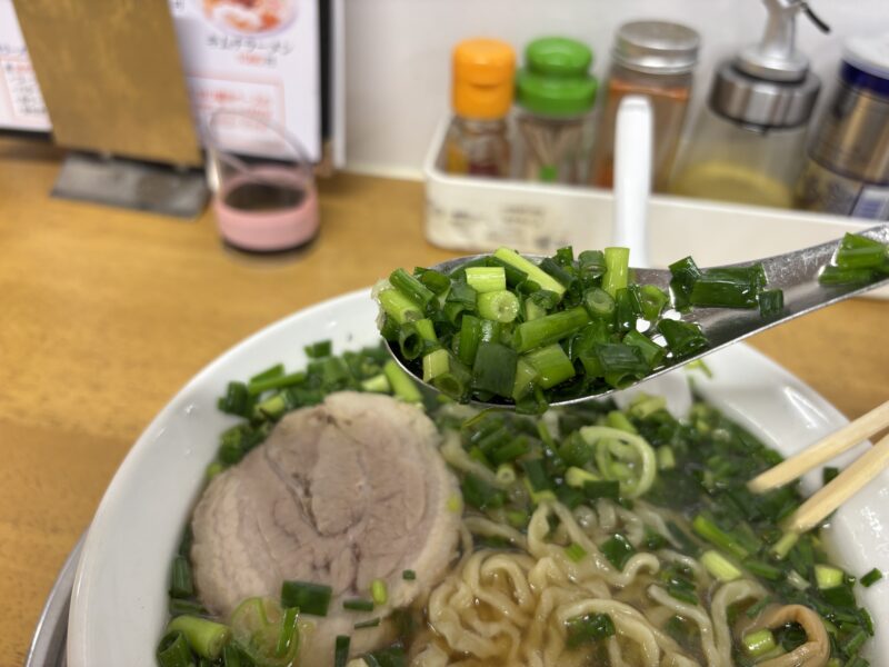 栃木・佐野「ラーメン太七」たっぷりと盛り付けられた青ネギの意外な使い方とは？