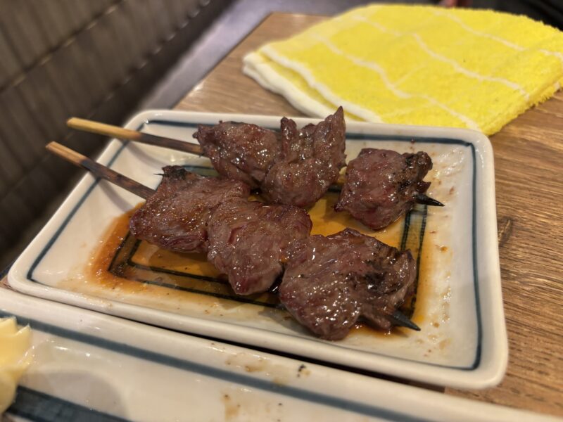 上野「もつ焼き大統領」ハラミ特有の弾力あるかみごたえが特徴的だった“牛ハラミ”