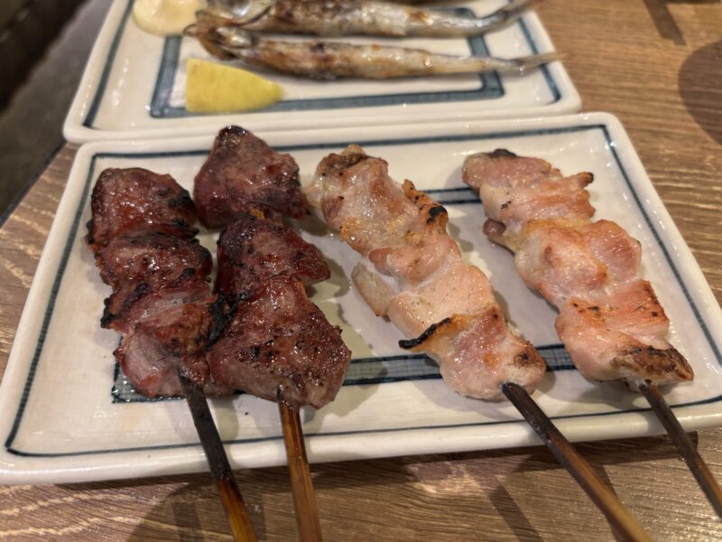 上野「もつ焼き大統領」ほどよい弾力とジューシーな食感“上タン串”