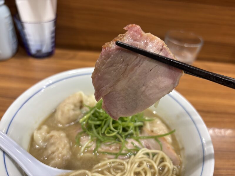 千歳船橋「中華そば西川」噛むと肉肉しい食感が口一杯に感じられるチャーシュー