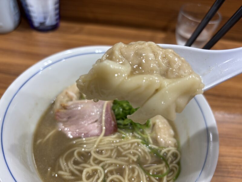千歳船橋「中華そば西川」餡がたっぷりと詰まった食べ応え抜群のワンタン