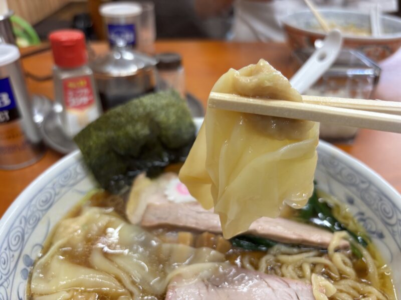 白河「手打中華そば もり」舌の上を滑るような滑らかな食感が特徴的なワンタン