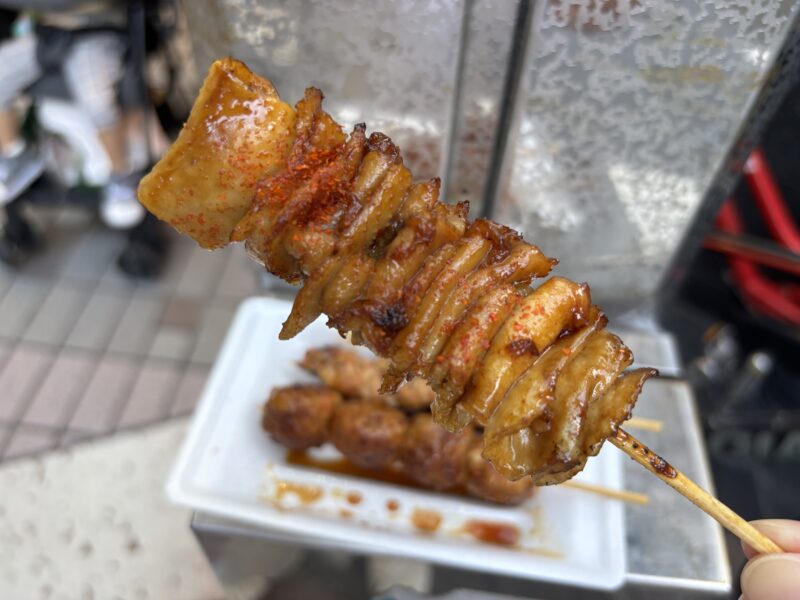 武蔵小山「鳥勇」口に入れると皮らしい食感が続く“鶏皮串”