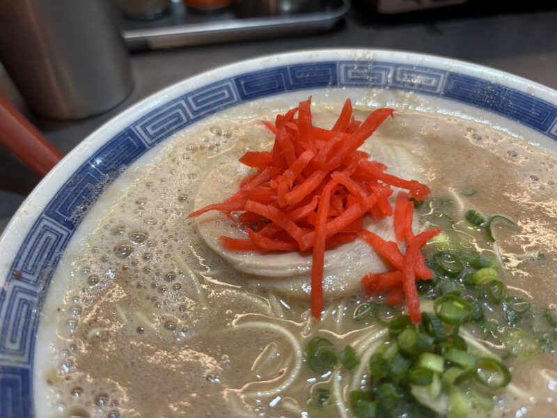 中野「箕輪家」濃厚豚骨ラーメンに合わせる薬味は紅生姜がベスト