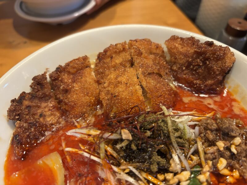 人形町「赤い鯨」パーコー麺を注文したかと勘違いするほどの存在感パーコー