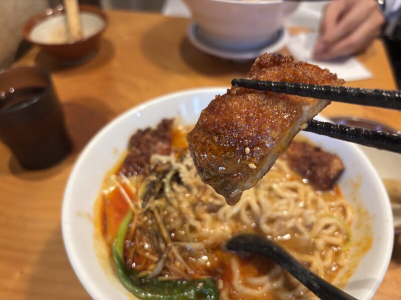 人形町「赤い鯨」サクサクした衣の食感と揚げ物らしい香ばしさが印象的なパイコー