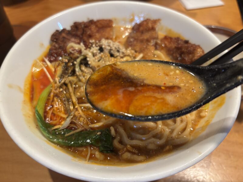 人形町「赤い鯨」濃厚な胡麻の風味が唯一無二とも思えるほどの味わいだったスープ