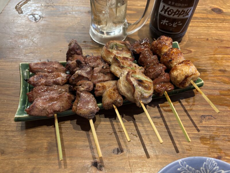上野・稲荷町「もつ焼き けいすけ」最高の“肉刺し”と“もつ焼き”に出会える渋い酒場