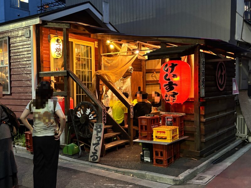 上野・稲荷町「もつ焼き けいすけ」新鮮な肉刺しを求めて多くの人が訪れる名店
