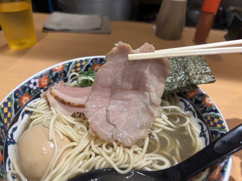 北千住「煮干中華蕎麦かれん」しっとりとした食感の“豚肩ロース”の焼豚