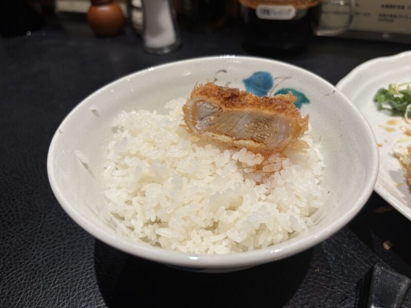 武蔵小山「もち豚とんかつ たいよう」香りたつ醤油と香ばしい衣の組み合わせが筆者おすすめの食べ方
