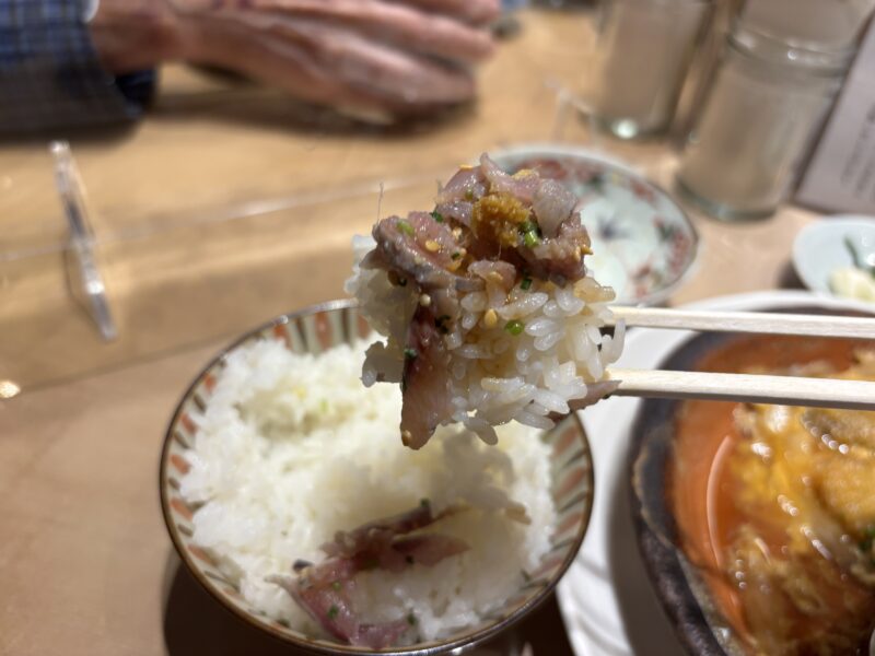 新宿「割烹 中嶋」イワシの旨味と薬味が重なり白米が進む