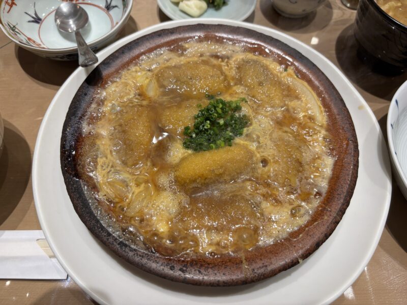 新宿「割烹 中嶋」ふわふわの卵と玉ねぎの甘みに鰯の軽い苦味が重なる“柳川鍋”